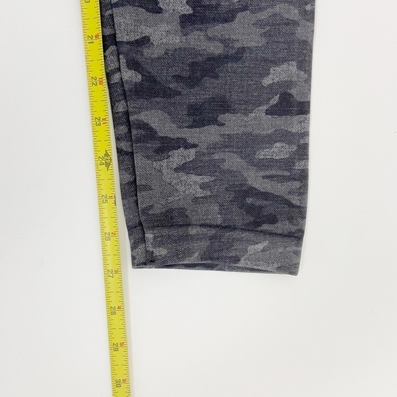 Spanx Look at Me Now Seamless Leggings in Camo - Picture 10 of 10